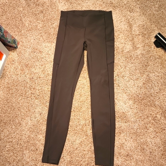 Like New! Lululemon Speed Up tight in size 6 - Picture 1 of 4